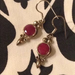 Dangling pendant earrings